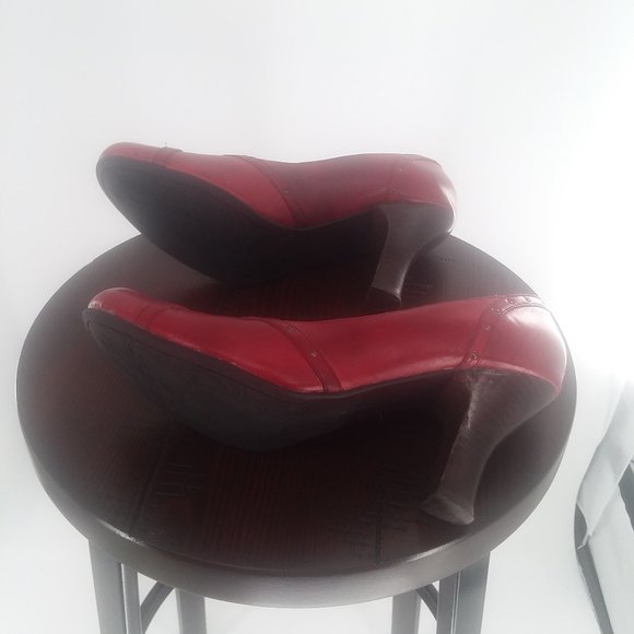 Kenneth Cole Reaction Red Leather Pump Size 8.5M - Picture 4 of 6